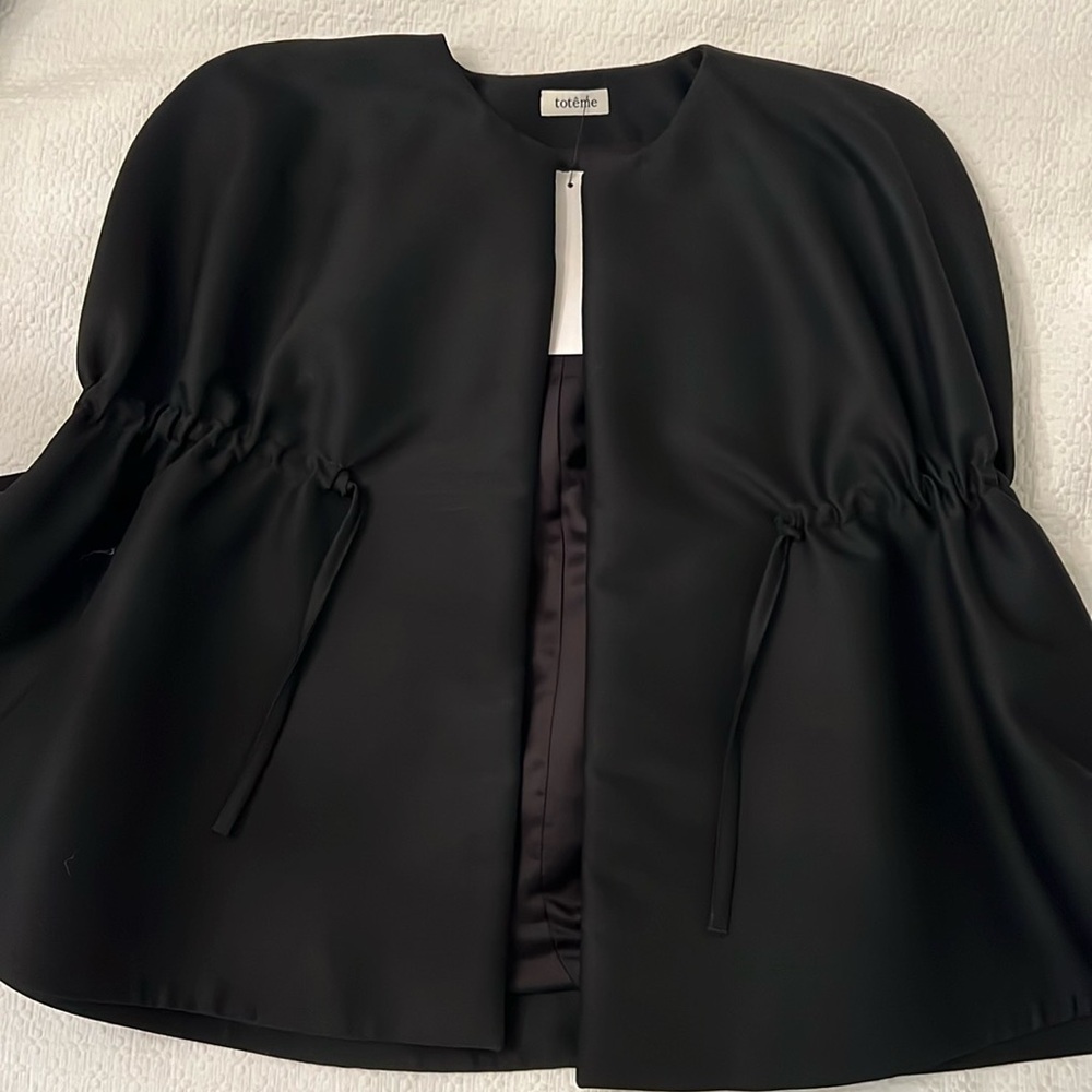 Totême Laval cape